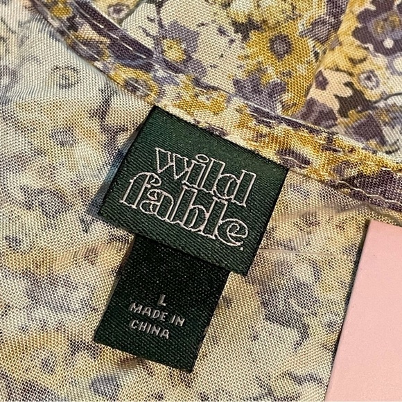 Wild fable Ditsy Floral crop top size L - Picture 4 of 5